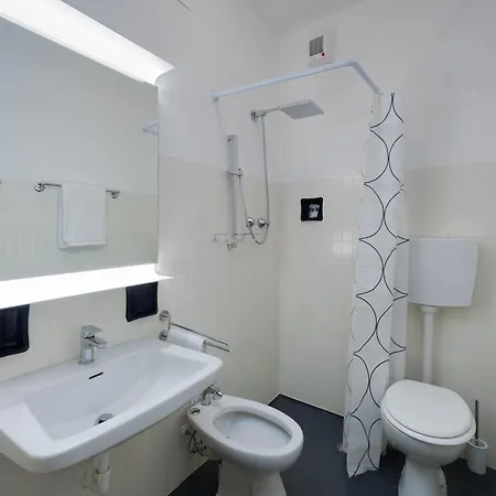 Helvetia فندق 3*